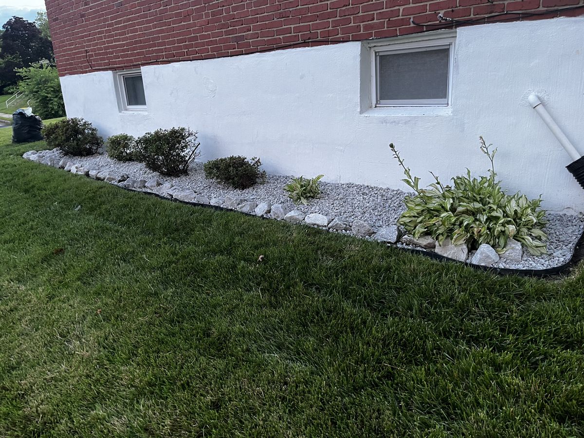 Fresh side rock bed installed along a Baltimore home